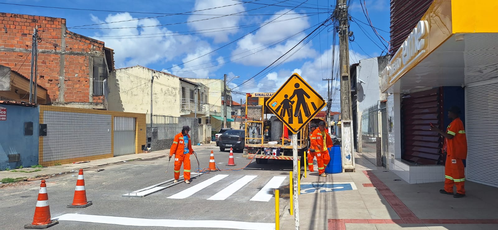 SMTT de Aracaju altera sentido de via no Bairro Industrial para melhorar fluxo em frente ao Mercadão do Produtor - SMTT Aracaju